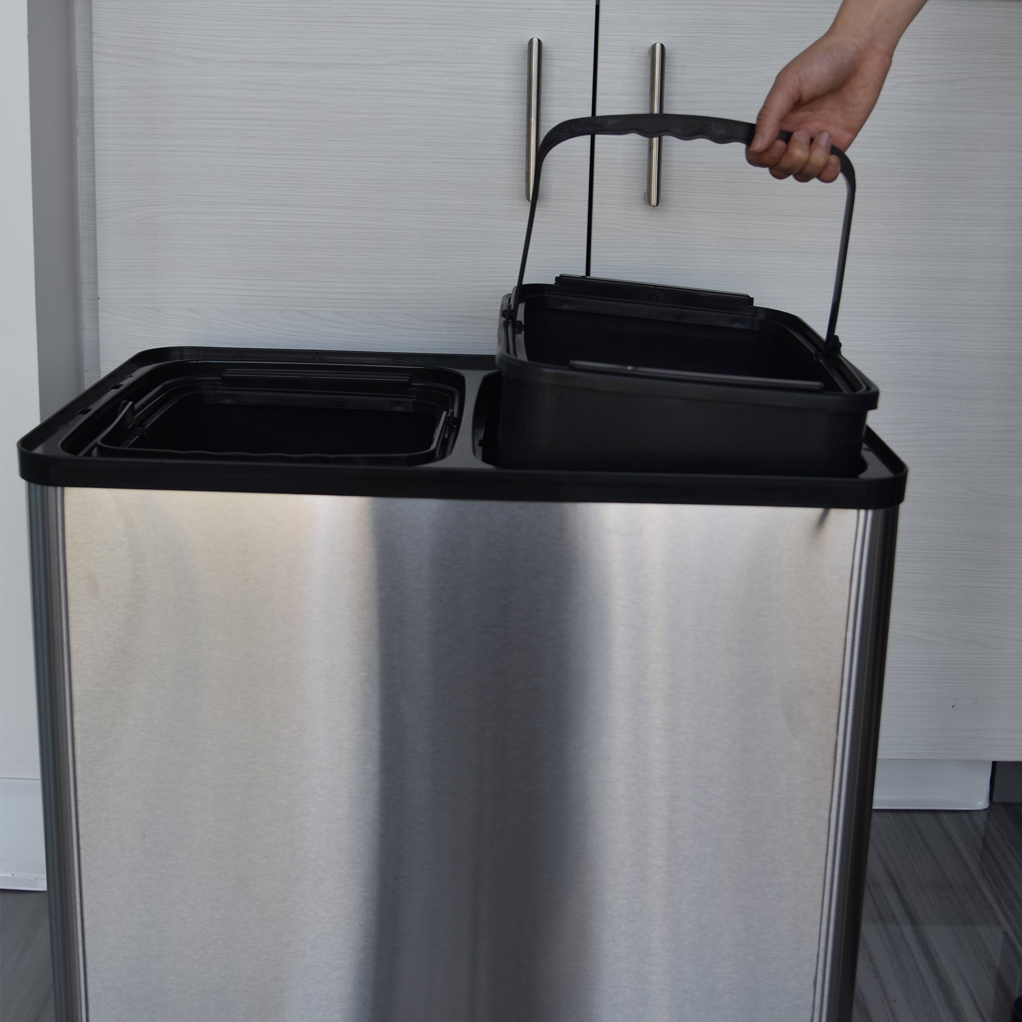 itouchless-16-gallon-61-liter-dual-compartment-sensor-trash-can-and-recycle-bin- image 5
