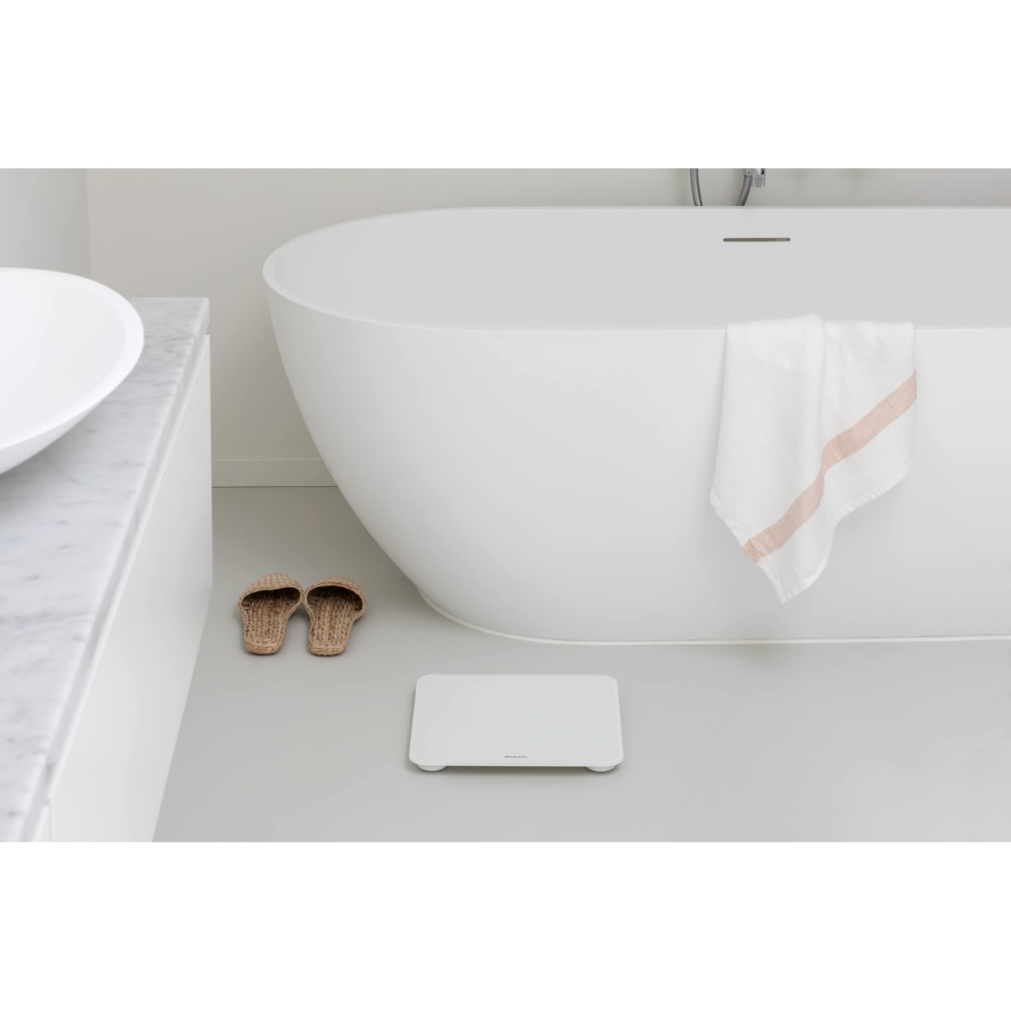 brabantia-renew-digital-bathroom-weighing-scale-white-battery-powered-backlit-le image 5