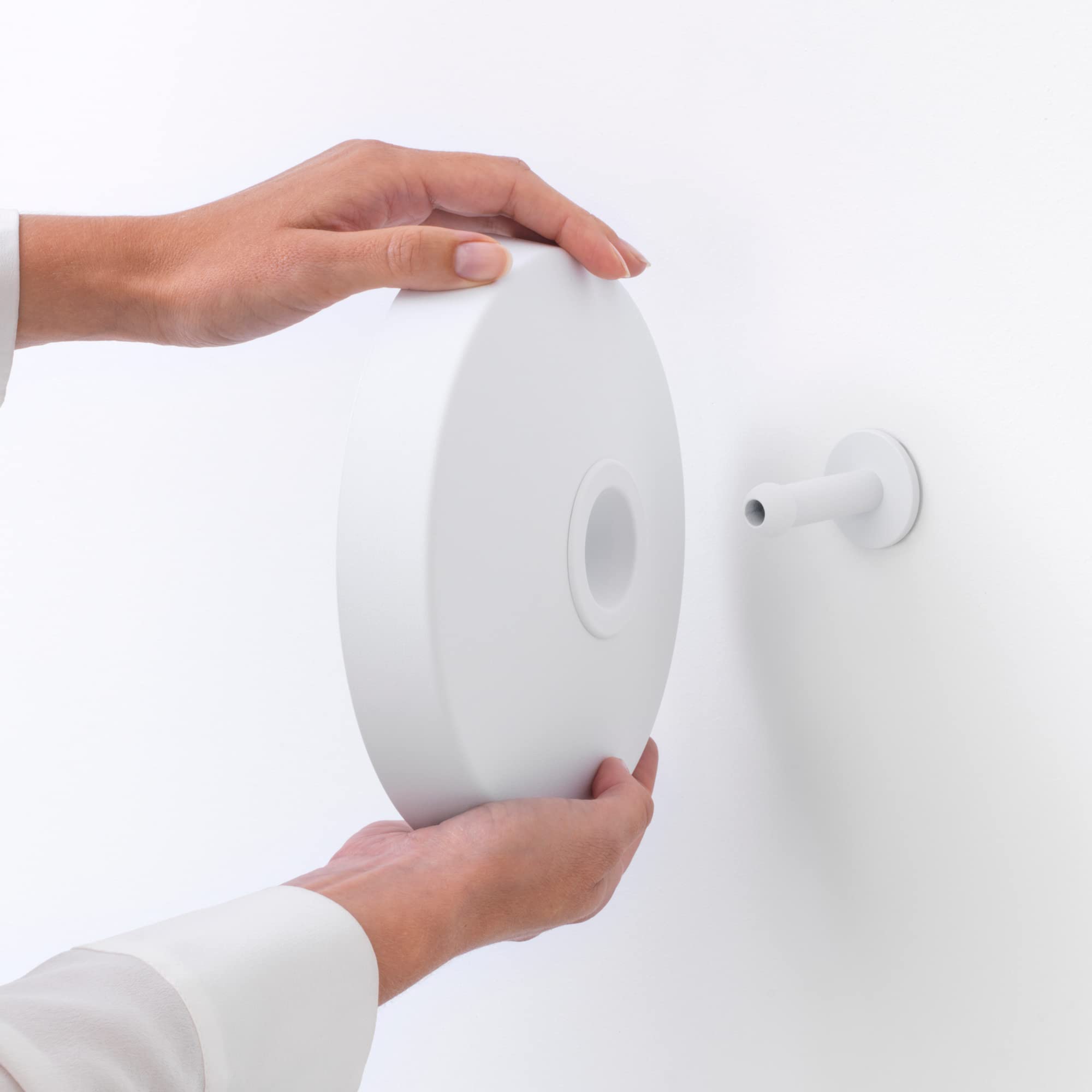 brabantia-mindset-bathroom-mirror-5x-zoom-with-magnetic-holder-mineral-infinite- image 3