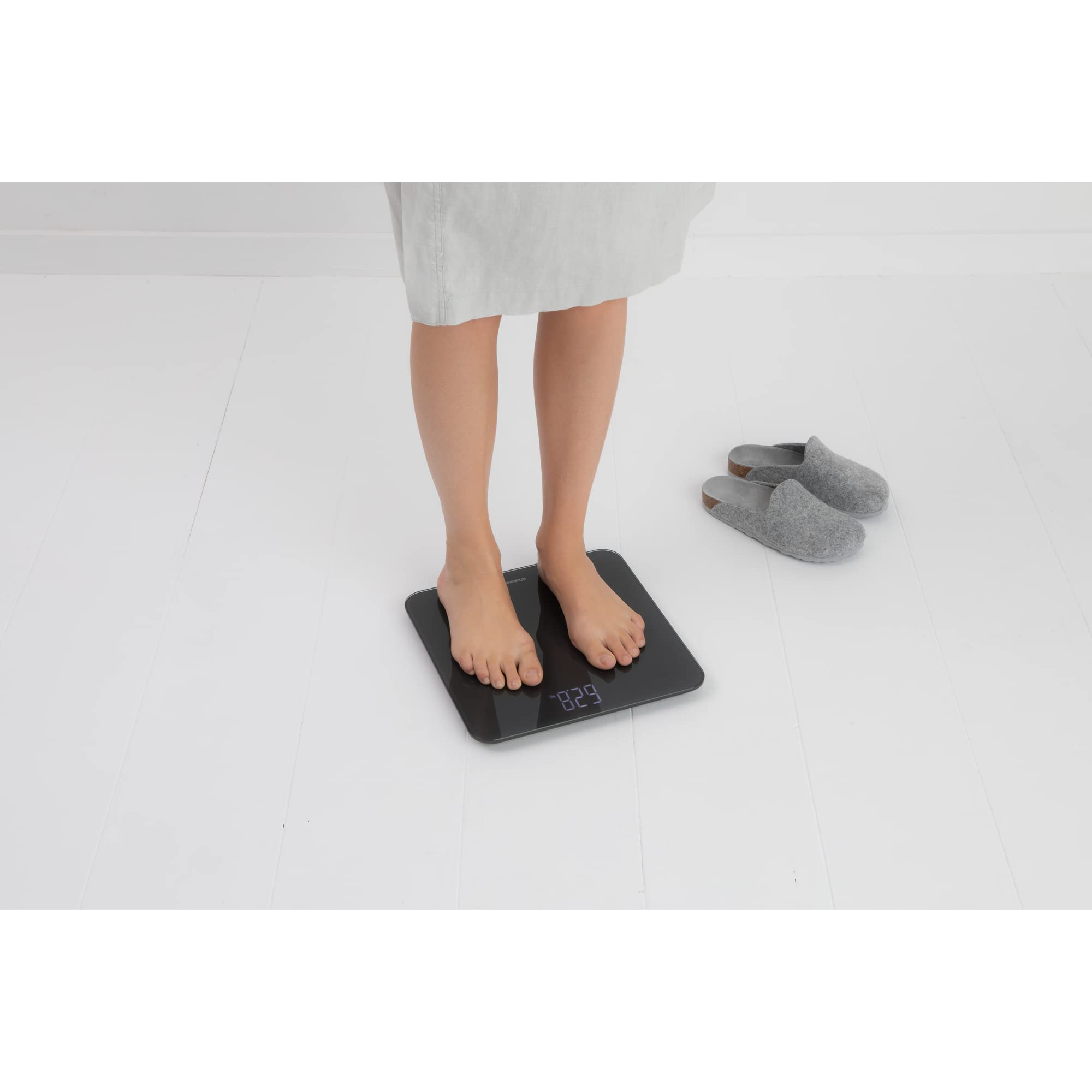 brabantia-renew-digital-bathroom-scale-dark-gray-battery-powered-with-backlit-le image 4