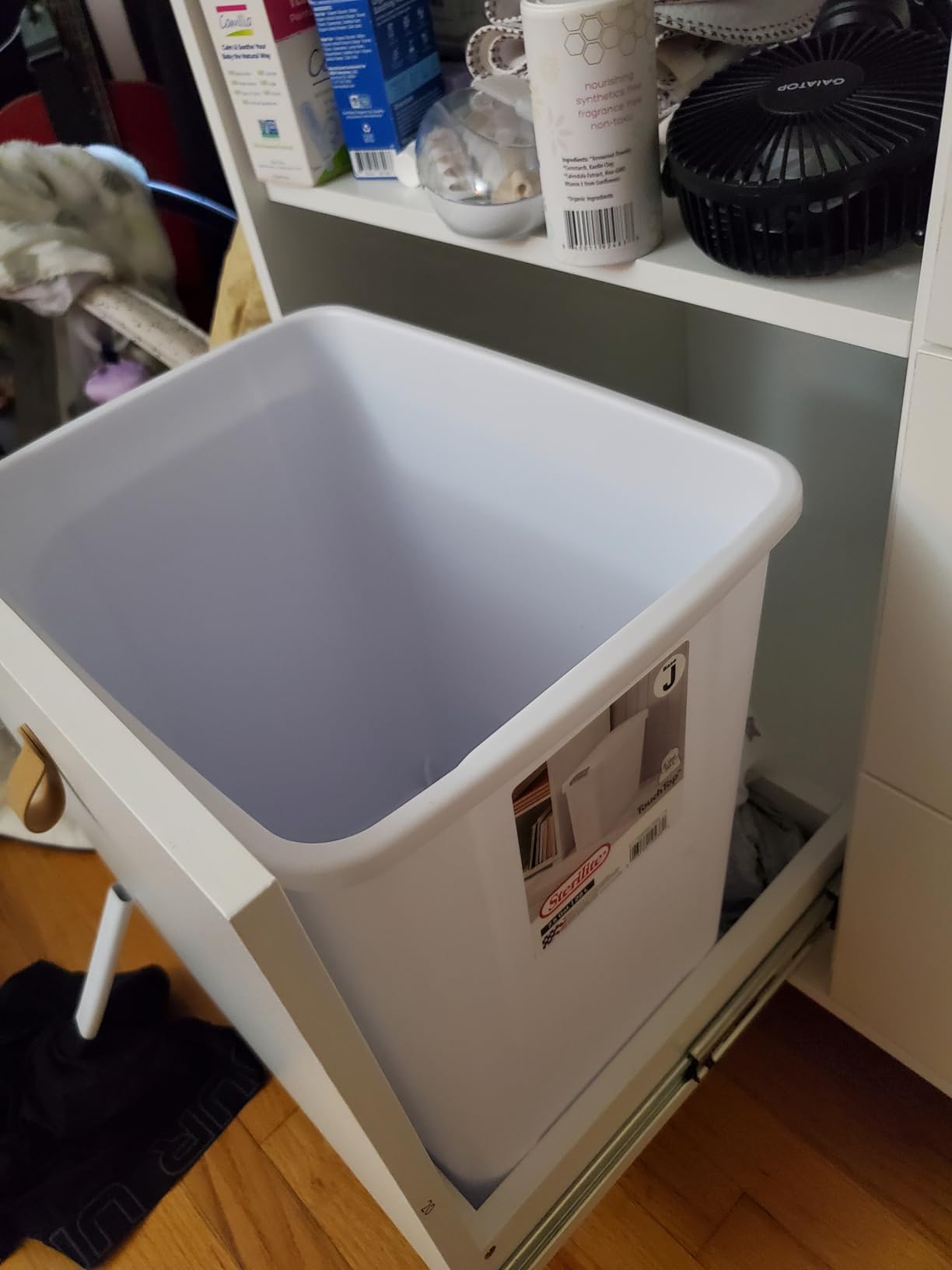 Nice bins, but lids stick