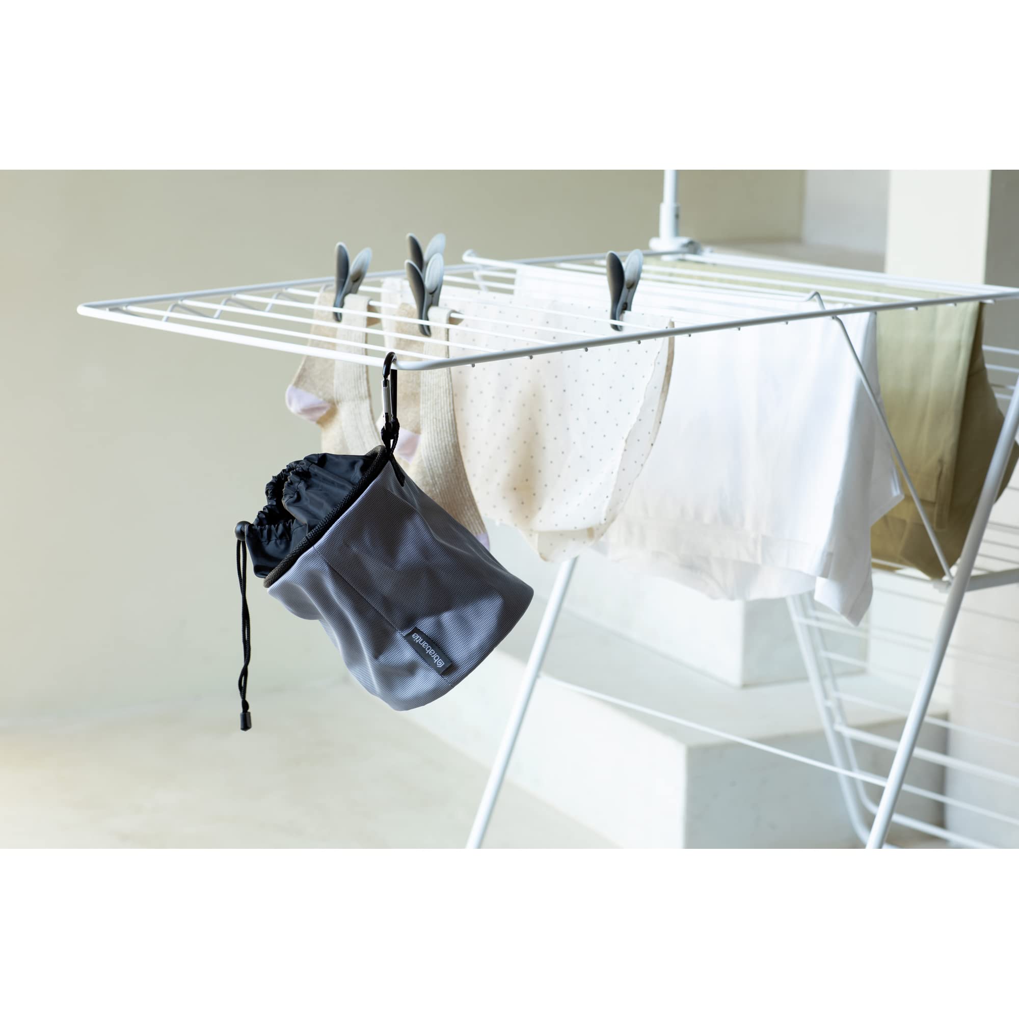 brabantia-clothespin-storage-bag-with-hanging-carabiner-closing-cord-random-colo image 7