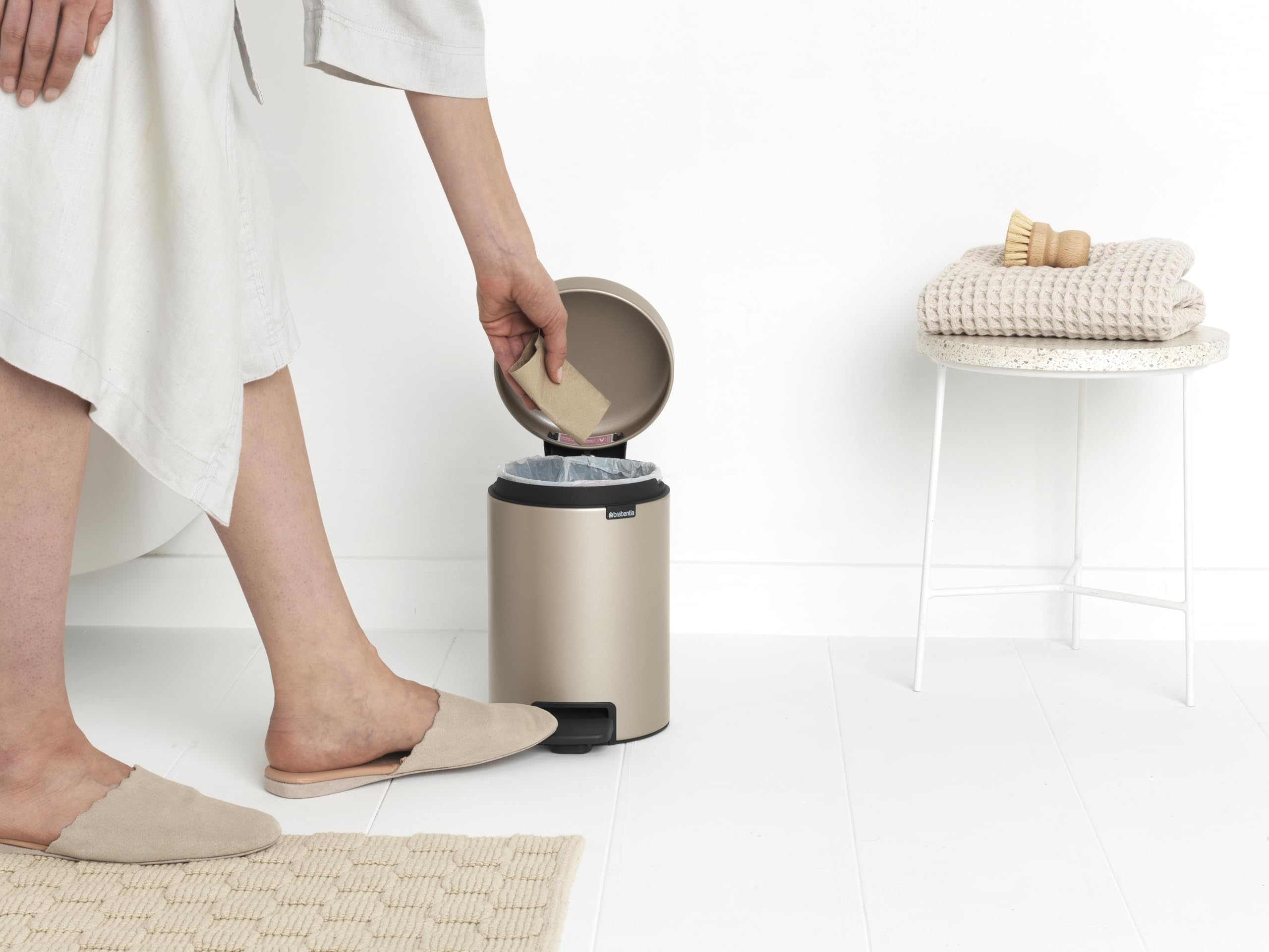 brabantia-step-on-xs-trash-can-metallic-gold-0-8-gallon-3l-with-pedal-and-inner- image 7