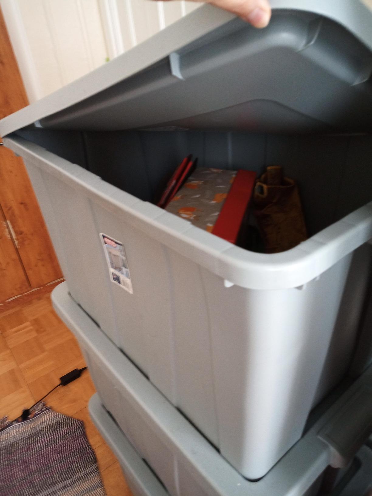 Good totes, but lids don't lock