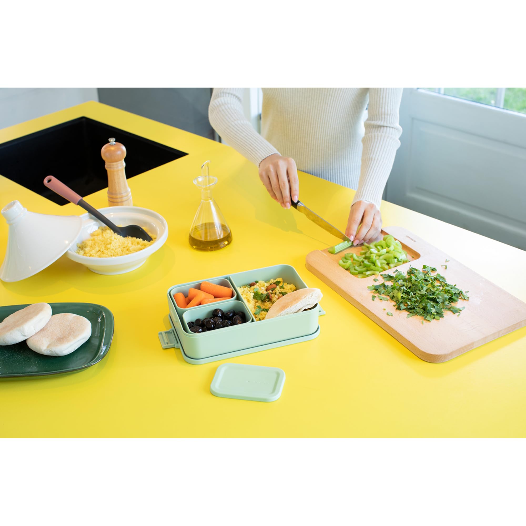 brabantia-make-take-bento-lunch-box-jade-green-2-compartments-with-lidded-pot-68 image 7
