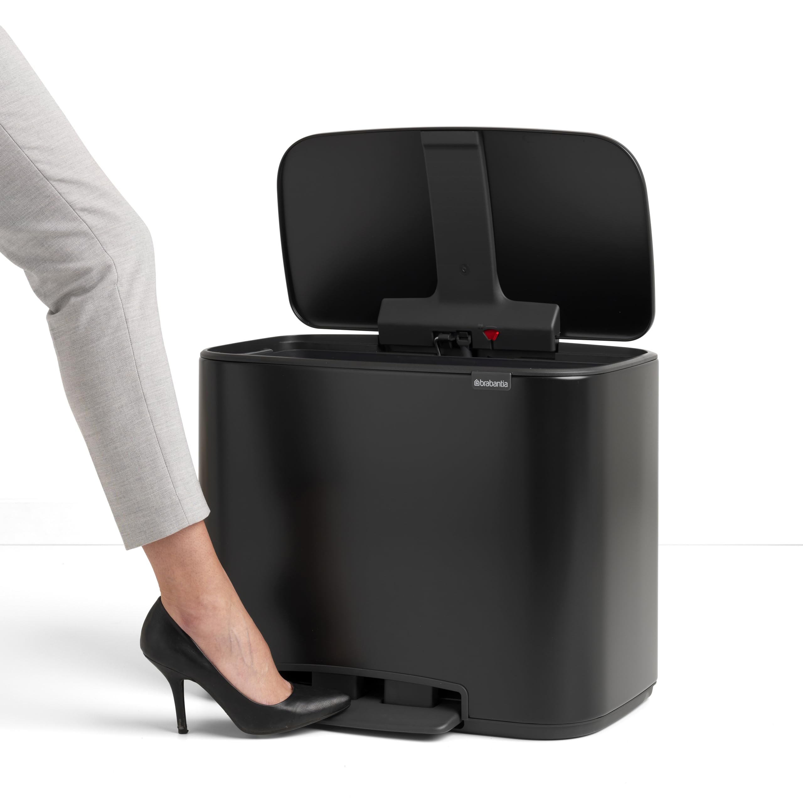 brabantia-bo-step-on-kitchen-trash-can-with-single-compartment-matt-black-9-5-ga image 5