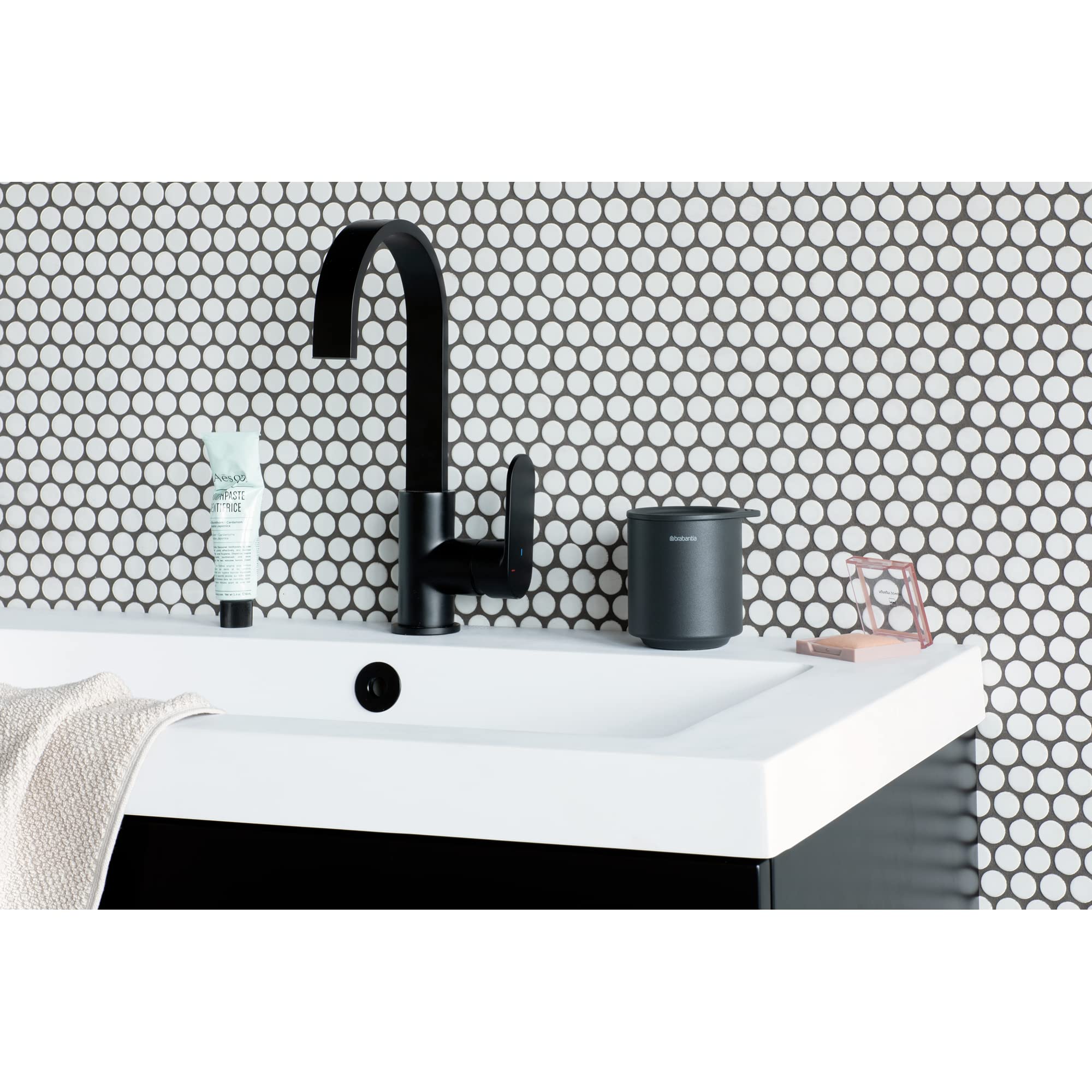 brabantia-mindset-bathroom-storage-pot-with-lid-mineral-infinite-gray-cotton-pad image 8
