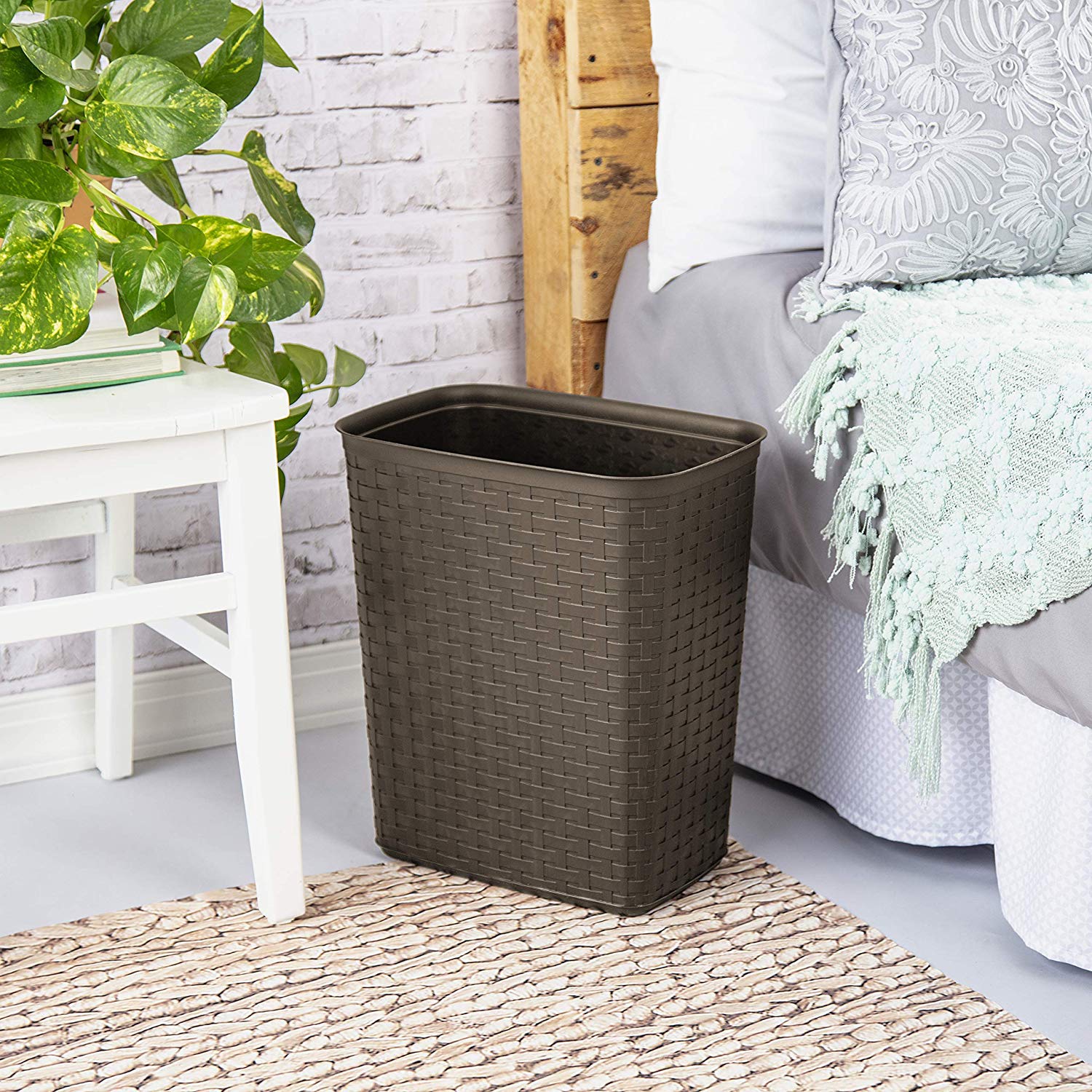 sterilite-weave-5-8-gallon-plastic-wastebasket-6-pack image 4