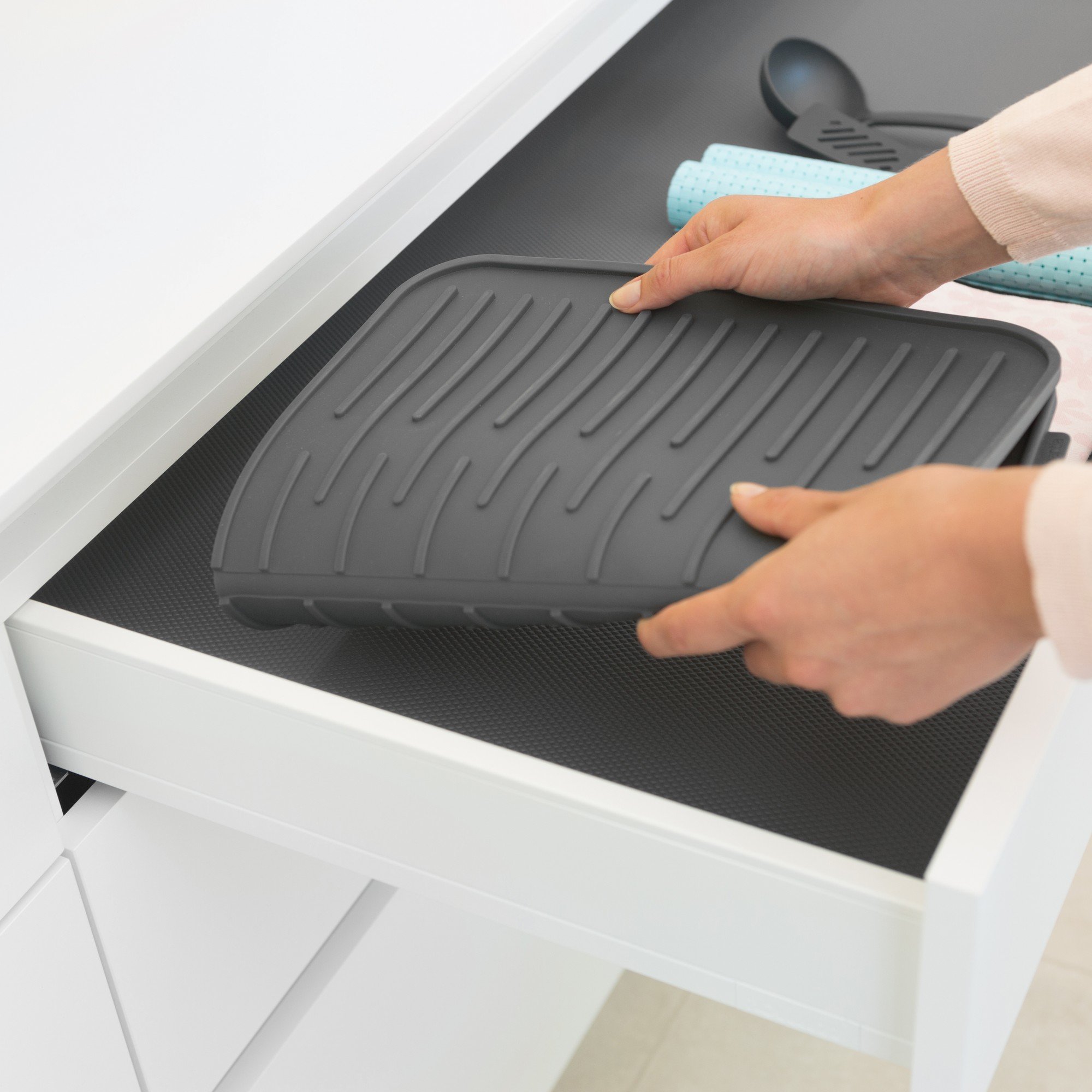 brabantia-sinkside-silicone-dish-drying-mat-dark-gray-non-slip-kitchen-counterto image 3