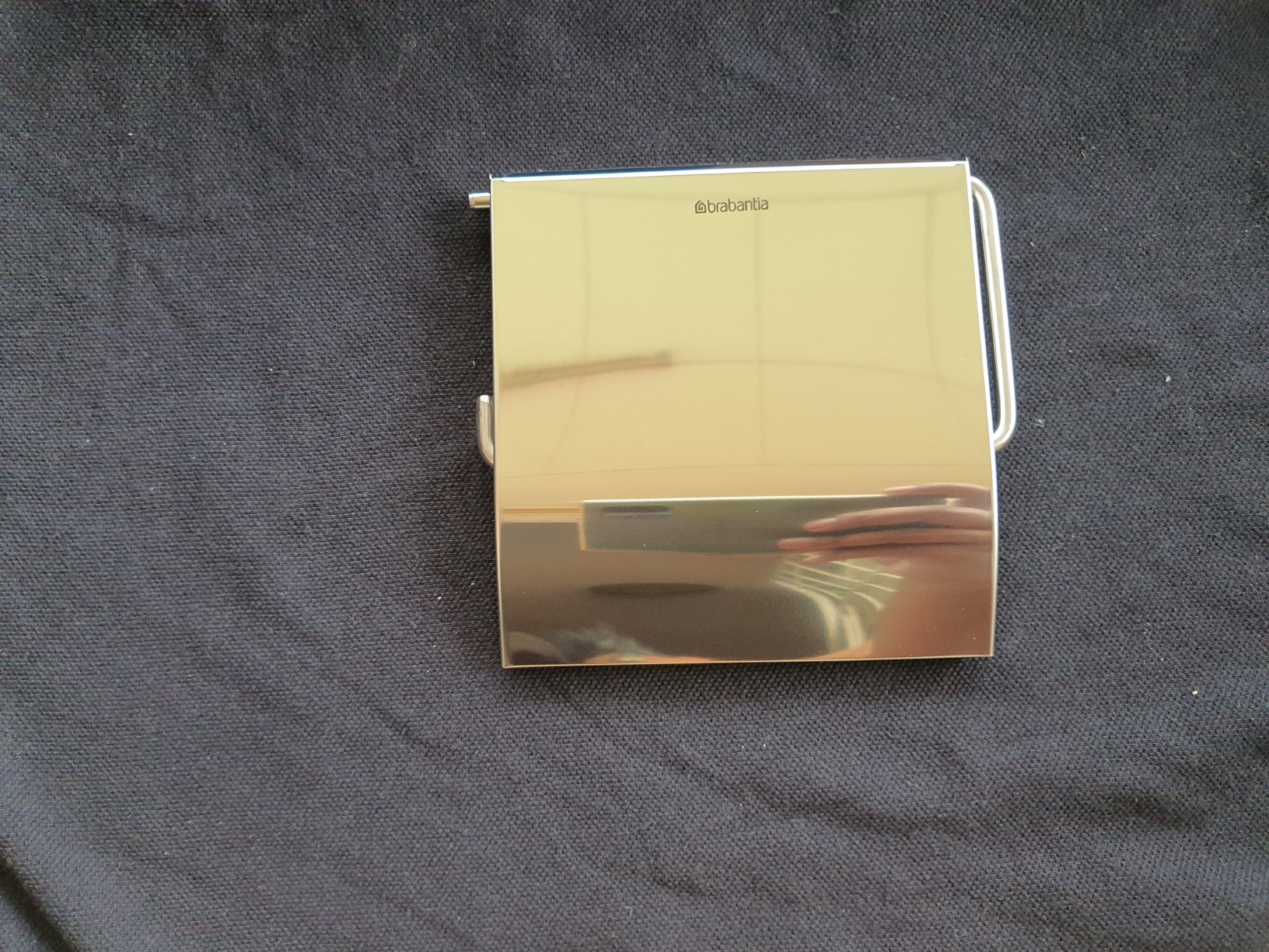 Good holder, but adhesive isn't the best
