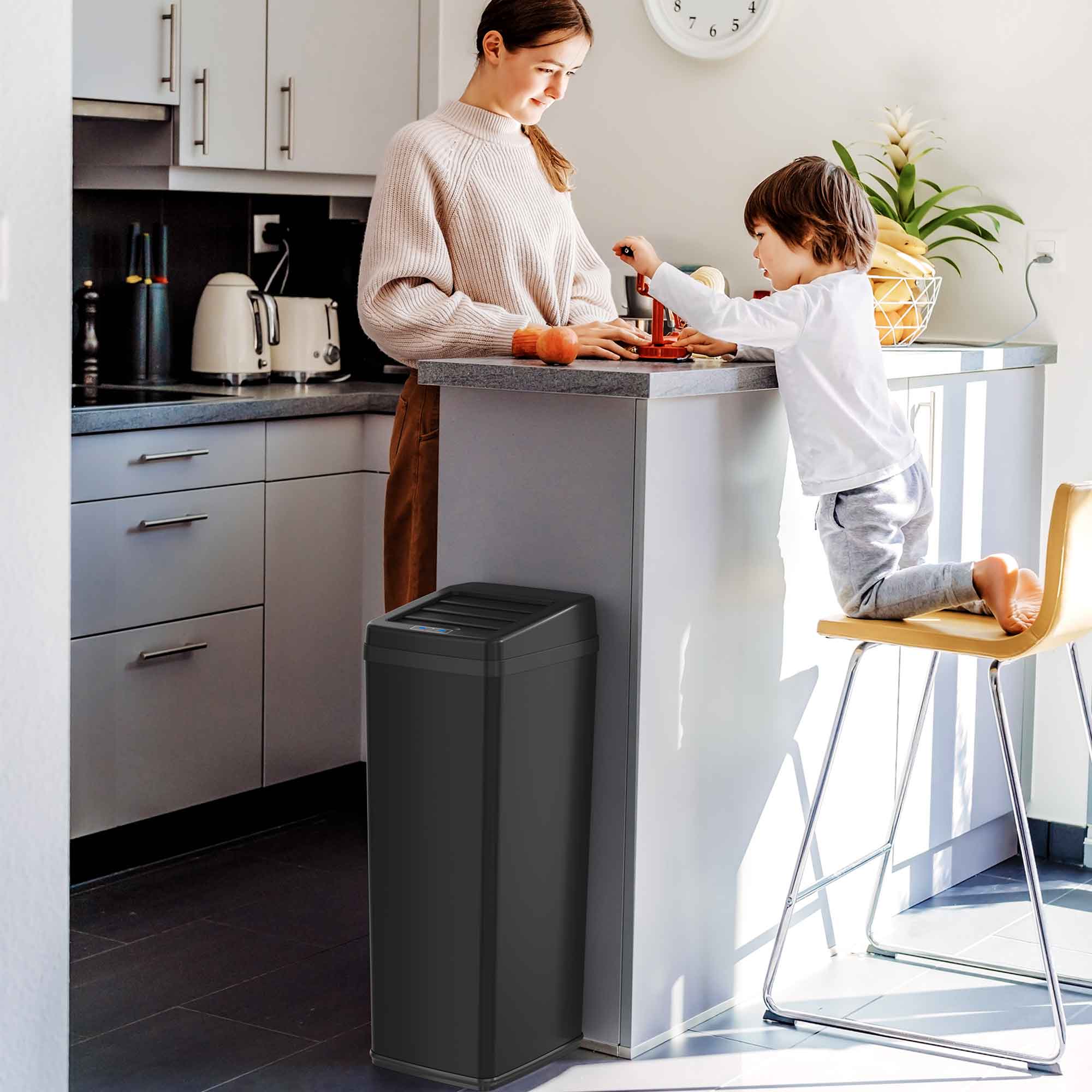 itouchless-52-liter-14-gallon-black-stainless-steel-retracting-lid-sensor-kitche image 5